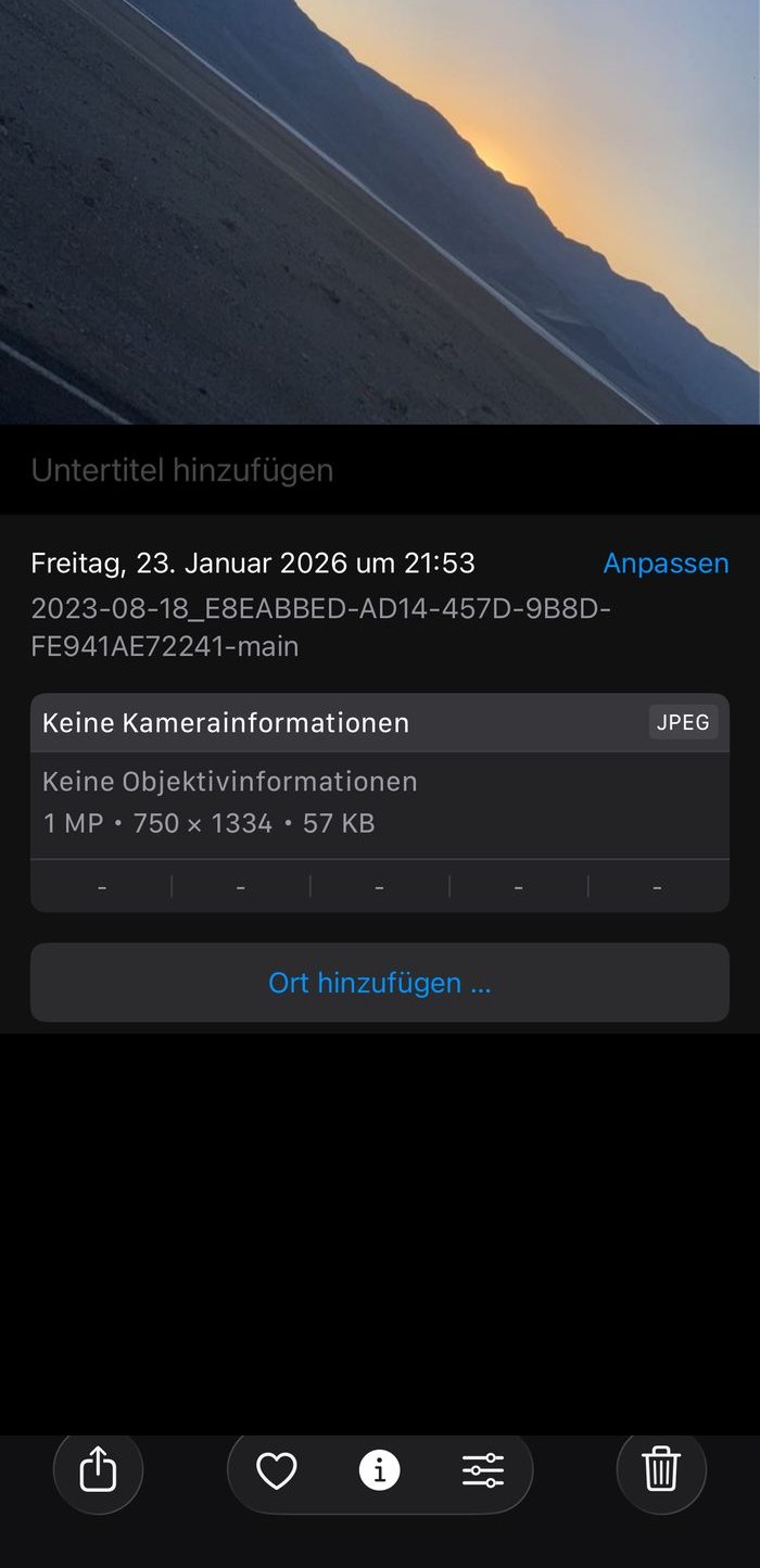 Info-Ansicht desselben Fotos: Freitag, 23. Januar 2026 um 21:53, keine Kamerainformationen und die Schaltfläche Ort hinzufügen – es ist kein Standort hinterlegt.